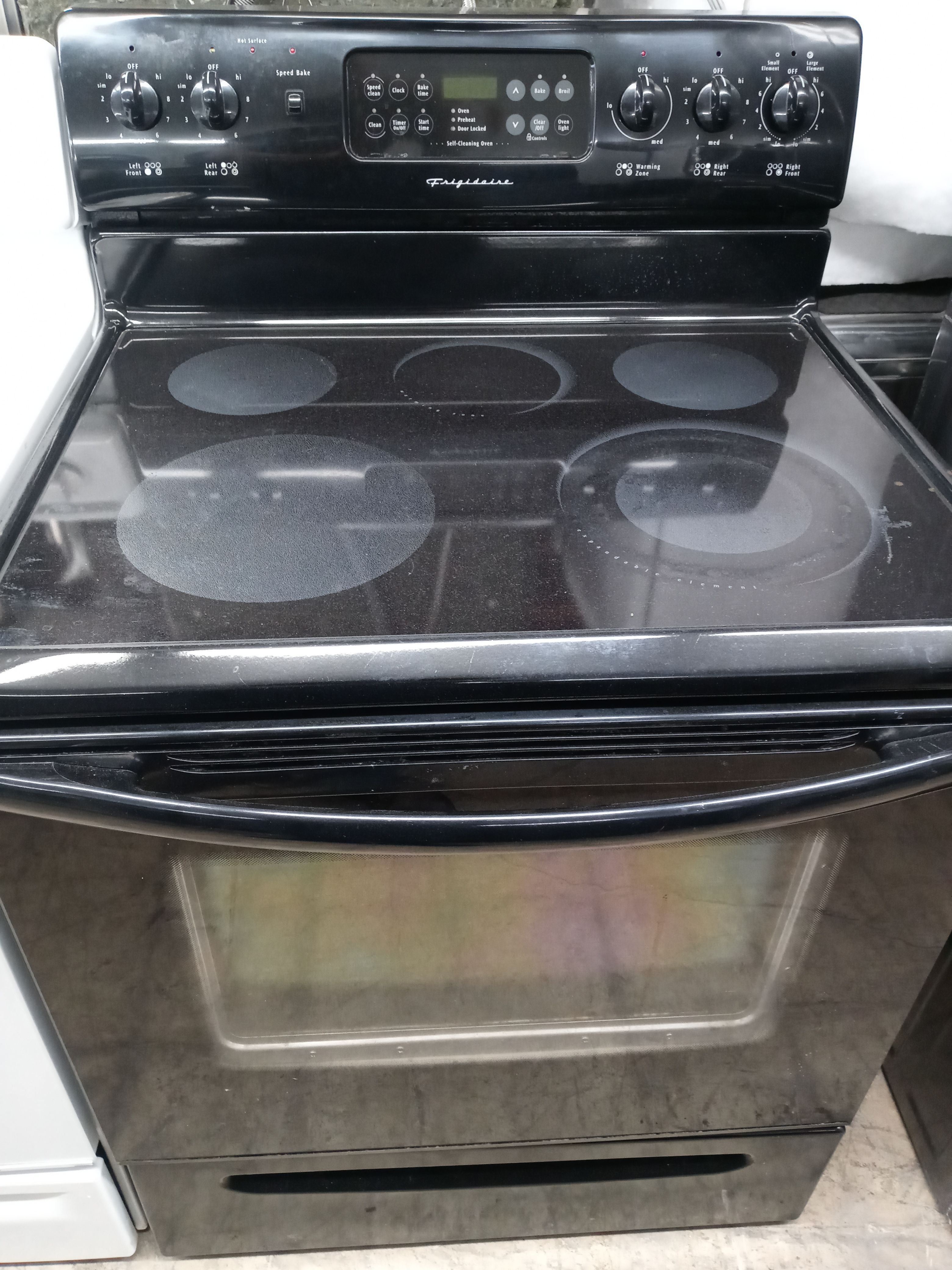Frigidaire black glasstop stove - Free delivery
