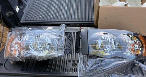 02-05 Dodge Ram Black Amber Reflector Headlights