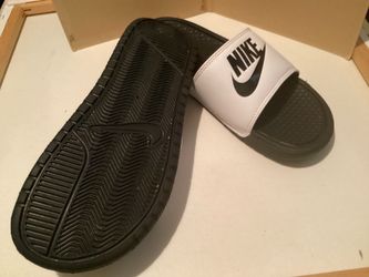 Size 9 Men’s Slides Like New