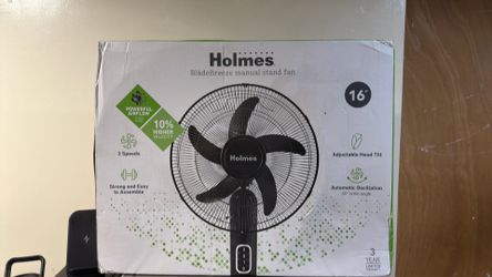 Holmes BladeBreeze manual stand fan 16”
