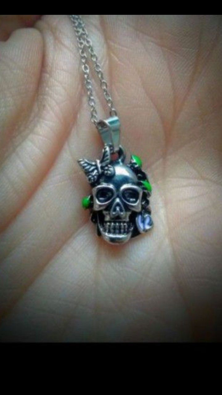 StaiNLeSs STeeL SKuLL ChaRm NeCkLaCe