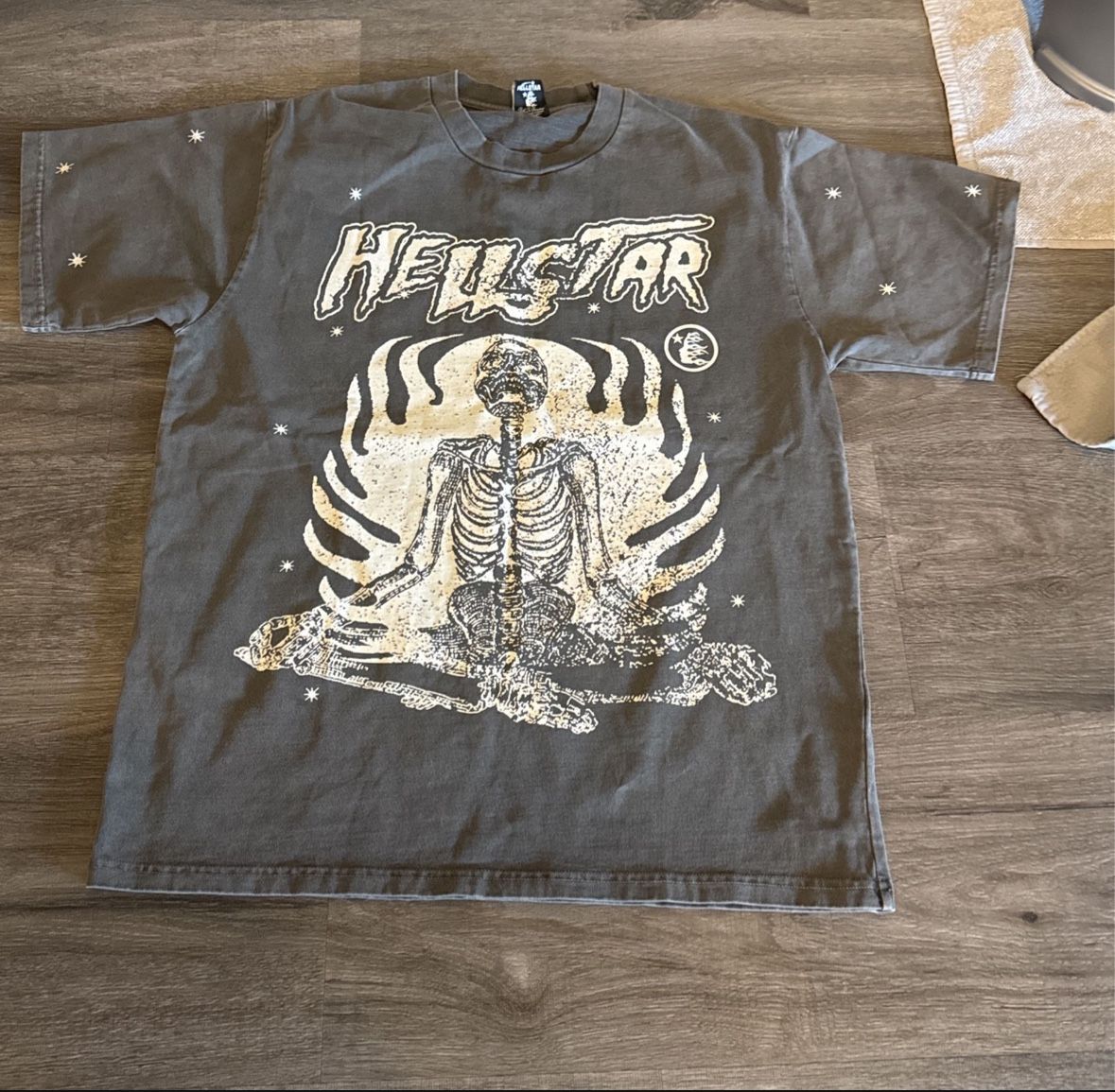 Grey hellstar tee