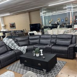 Final Sale!!! Beautiful Sectional With Two Recliners 