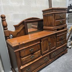 4 PC Queen/full Solid Wood Bedroom Set 