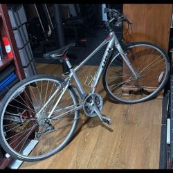 High-Quality Trek Road Bike – Great Condition