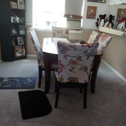 Mesa con 6 Sillas En Muy buenas consiones Semi Nuevo 