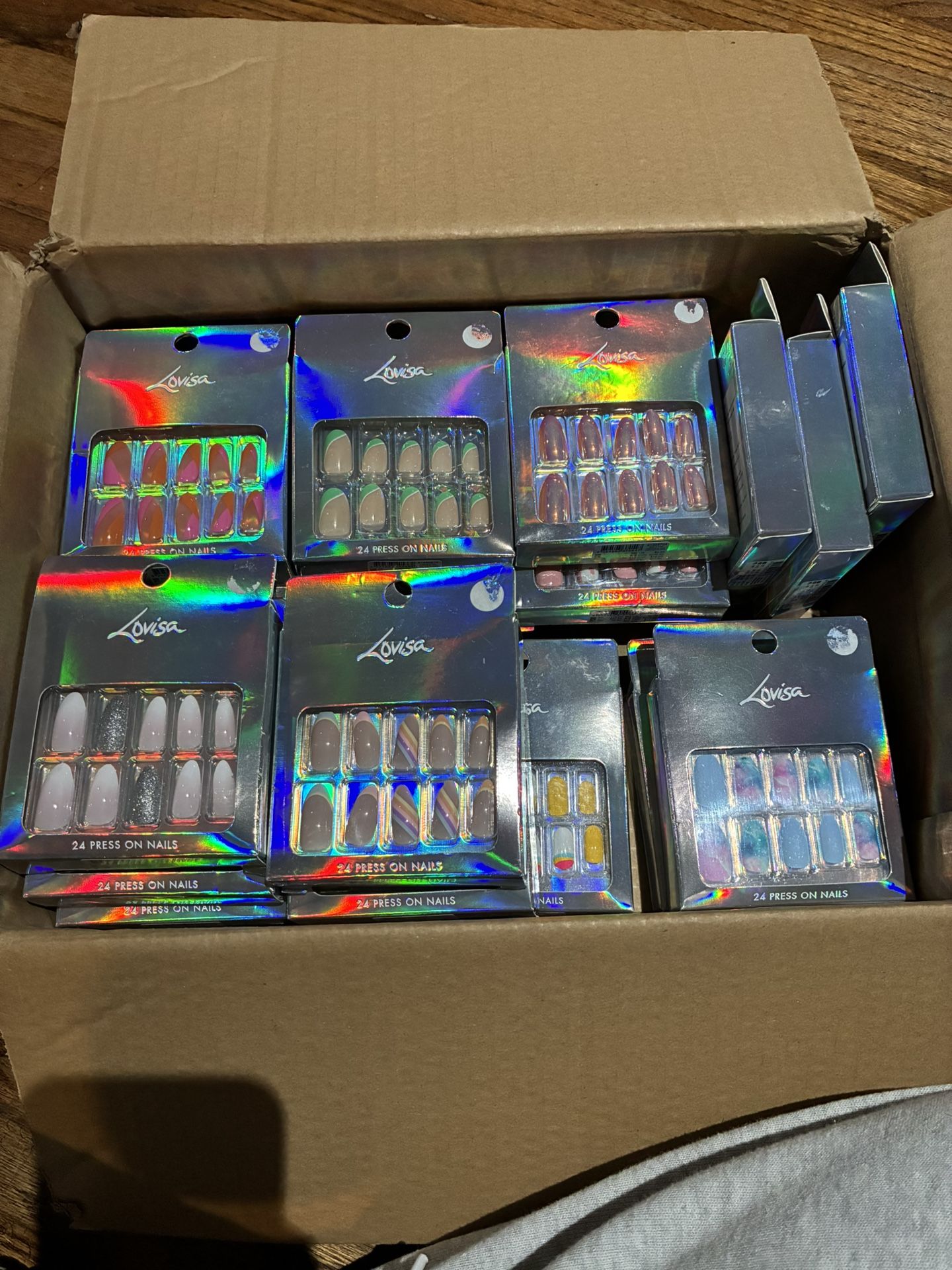 Press-on Nails (read)