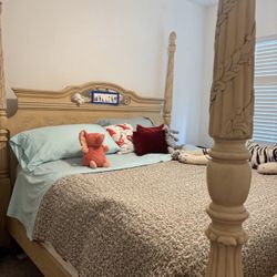 King California  Dos Mesas De Noche 