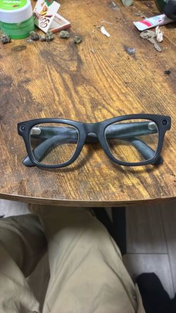 Meta glasses and case