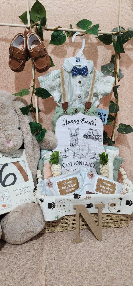 Baby clothes/Babyshower Gift Basket