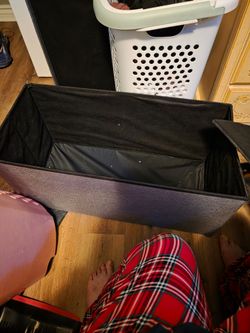 Cloth storage box