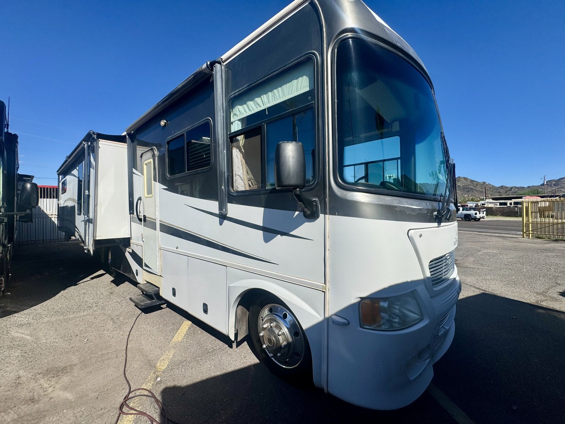 08 Gulf Stream independence 36ft with 2 large slide outs clean title
