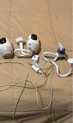 Nooie camera with stands