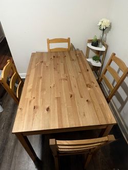 [Move out sale] Ikea dining table for 4