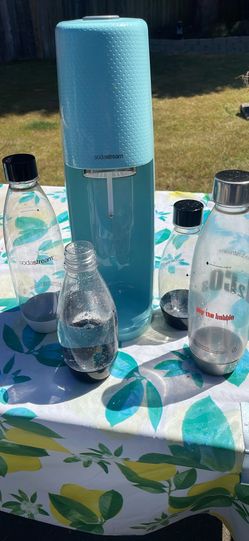 SodaStream with 4 bottles