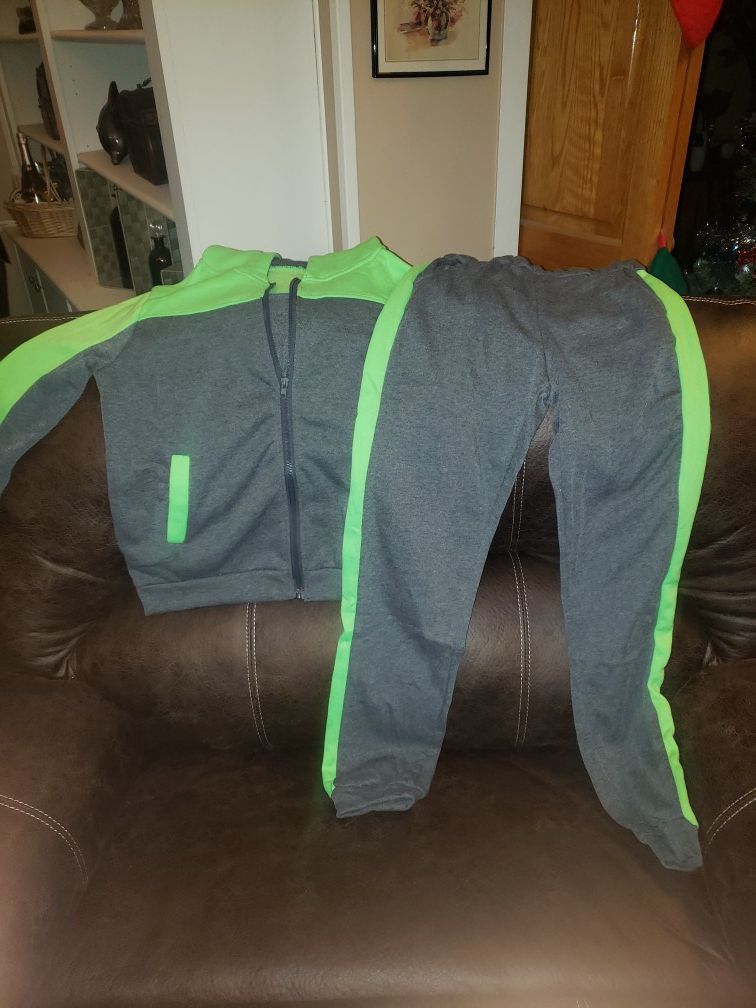 Xmas🎁Brand new sweat suit without tags purchased on line size s/m❤️