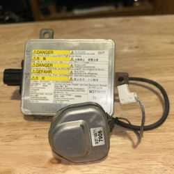 2007-2008 Acura TL Headlight Ballast And Plug 