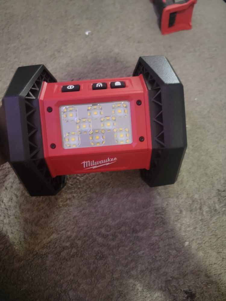 Milwaukee Flood Light