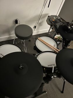 Alesis Strata Club