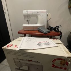 Singer Sewing Machine Model 2932