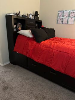 Dark storage bed with bookshelf