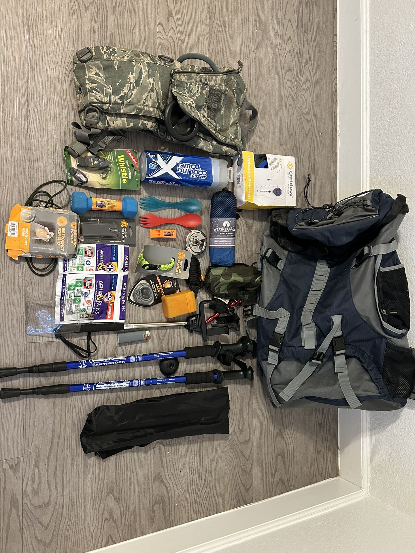 🏕️ Camping & Hiking Gear Bundle – Backpack + Accessories