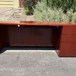 Awesome Desk, FREE