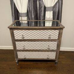 Mirror dresser