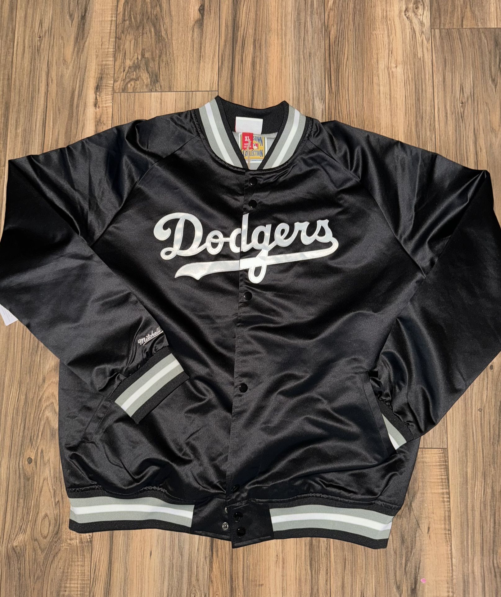 New men’s size large & XL Mitchell & ness LA Dodgers satin jacket 