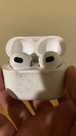 Used air pod 2 gen a little dirty but in good condition