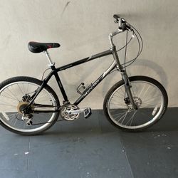 BICYCLE GIANT 21 SPEED SIZE 26 BRAND NEW