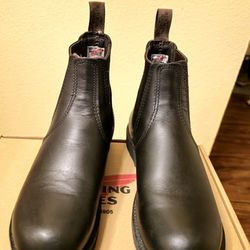 Red Wing Chelsea Boots In Black Sized At 8D 