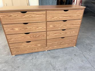 Kathy 8 drawer