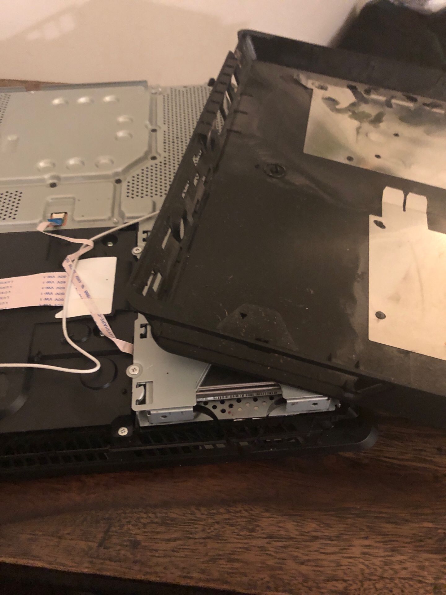 PS4 slim broken ( if you want some parts here it is and including the battery) alright I lowers the price three time satisfied