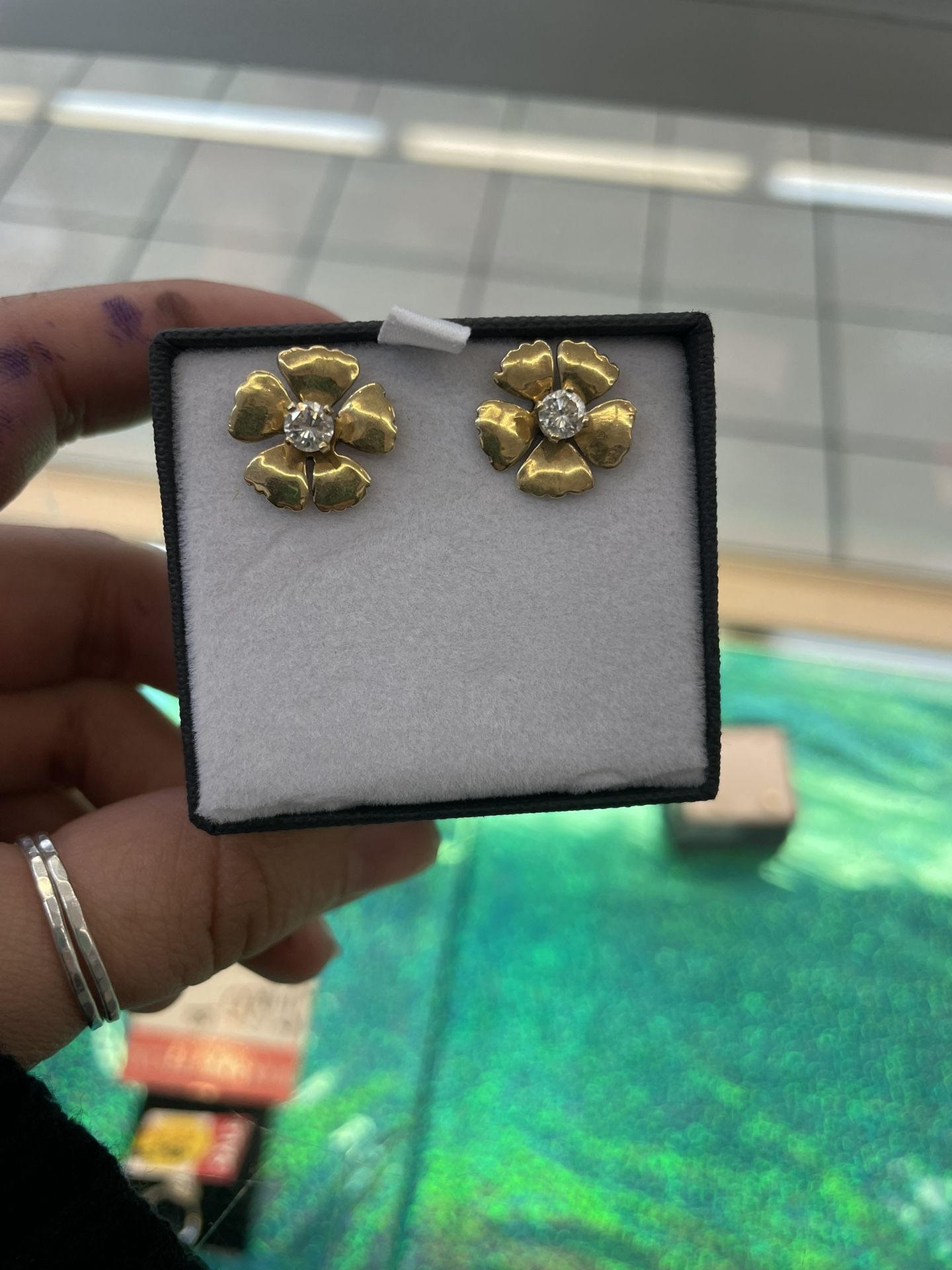 14k Earrings With Diamonds In The Middle 