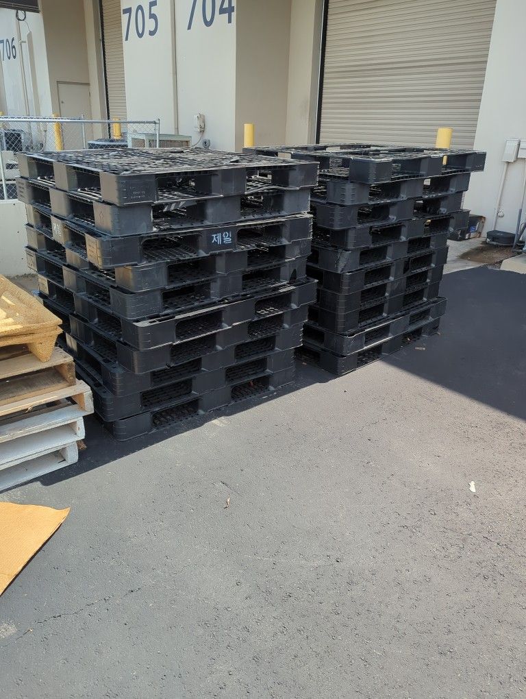 Free Pallets Plastic