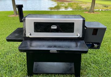 Cuisinart Oakmont Pellet Grill As is, Turns on, but turns right off, for parts or repair or use as a charcoal grill