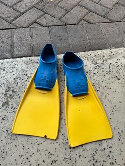 3 Swimming Flippers