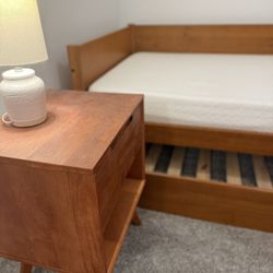 Trundle/Daybed With Mattress/Nightstand/Lamp