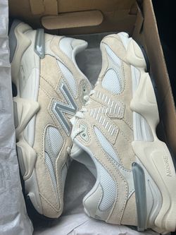 NEW beige/white New Balance 9060 (women 7.5)