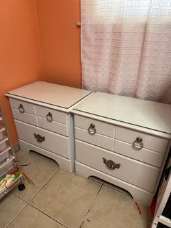 2 Nightstands