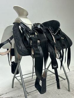 Monturas charra para caballos 100% piel de la mejor calidad y con excelentes diseños  Con todos sus accesorios incluidos  + cincho  + cabezada o corre