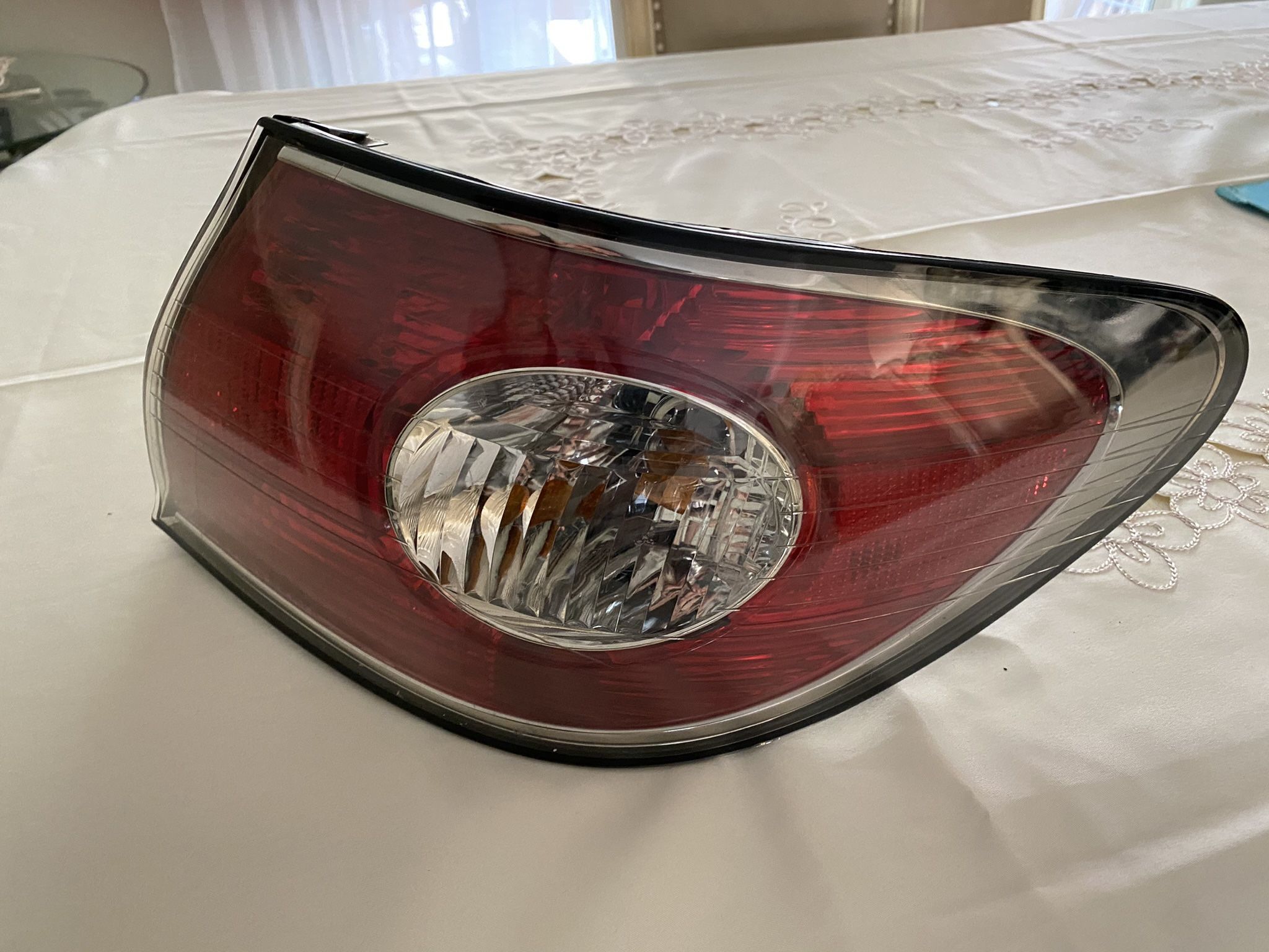 2003-2003 Lexus Es300 Right side Tail light