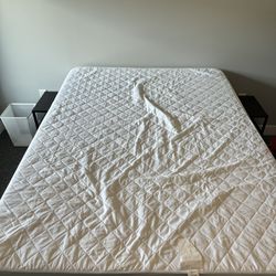 FULL sized Gel Memory foam Mattress Barely used 10 Inches Thick