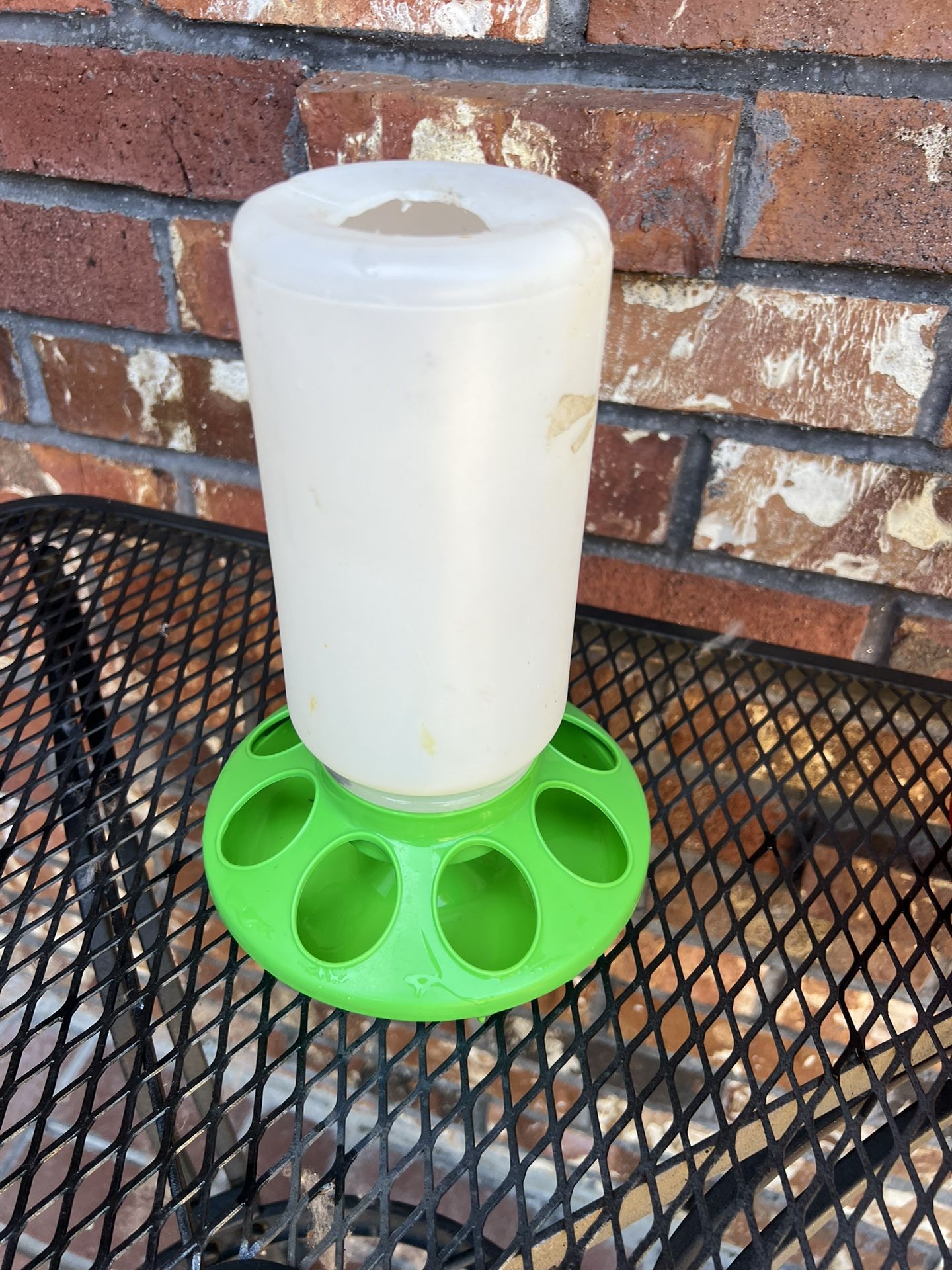 Farmight Chick Feeder, Plastic (1 Quart)