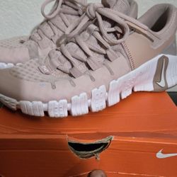Women Nike Free Metcon 5 Size 7.5 
