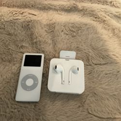 IPOD 2G A1137 With New Apple Headphones