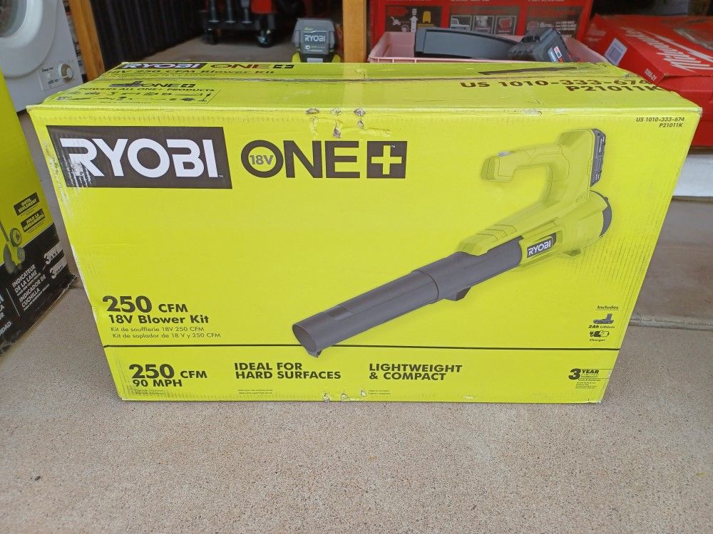 BLOWER RYOBI 18V BATTERY AND CHARGER INCLUDED 