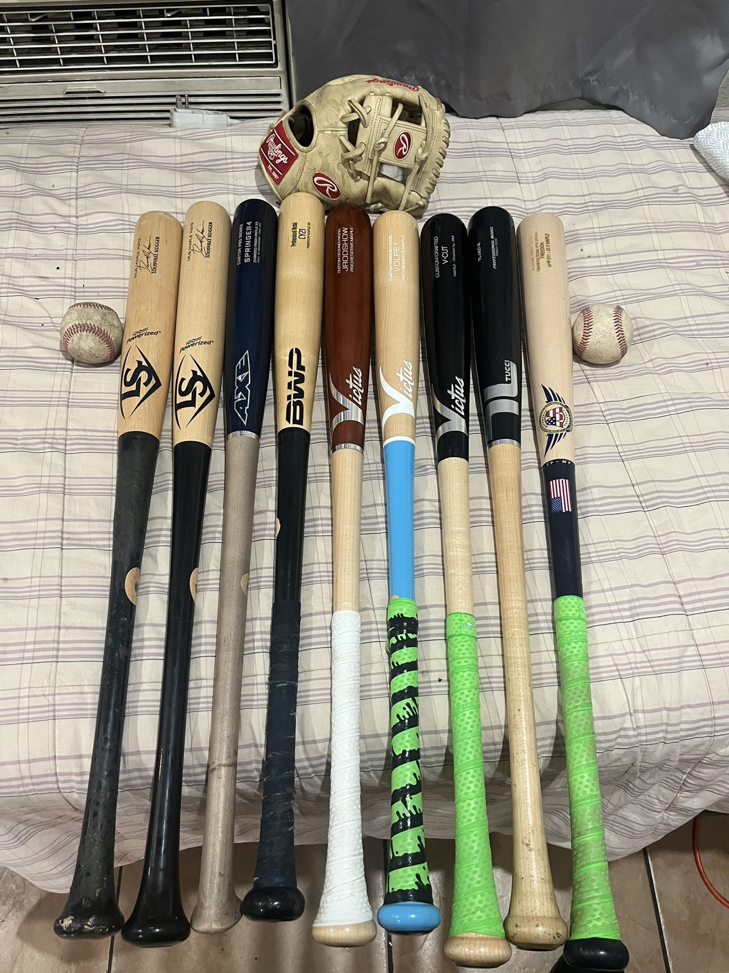PRO MLB BASEBALL WOOD BATS