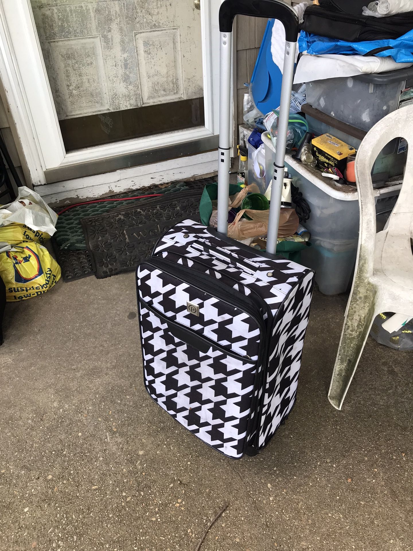 Very Nice Karrie On Four Wheel Spinner Suitcase With Handle Only $25